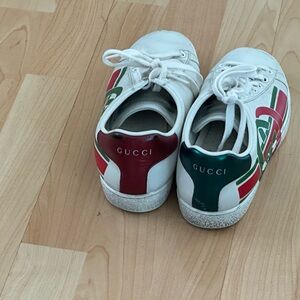 Gucci White and Green Sneakers Classic Low-Top Design